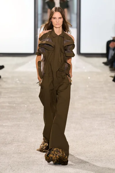 Look 18